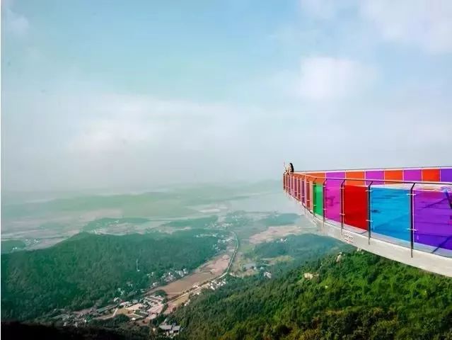 中国最美最刺激的10座玻璃桥，敢约吗？