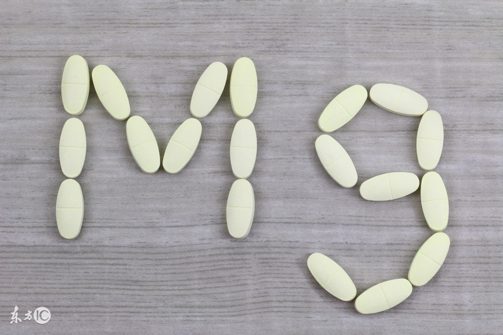 关于人体骨骼疏松吃什么最好,骨质疏松的症状及相关的健康教育