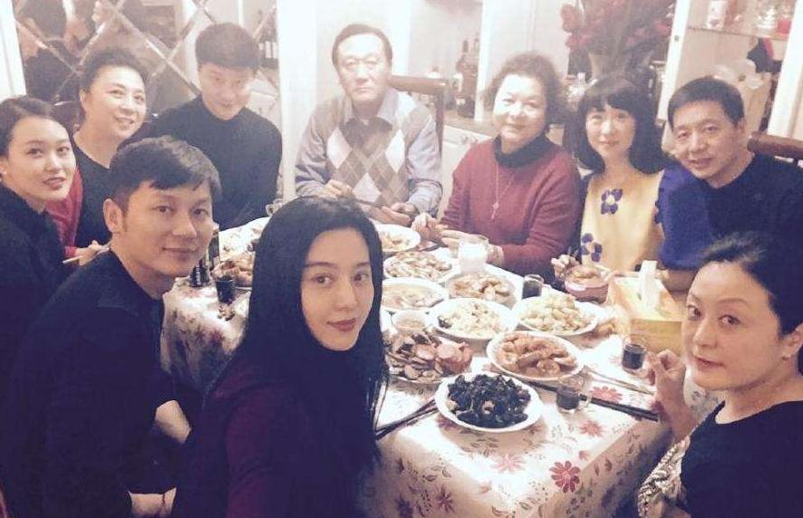 2017年娱乐圈大事件频发！薛之谦一落千丈，何洁快被击垮？