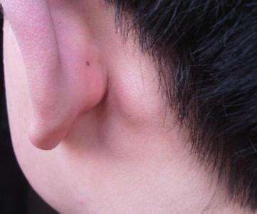 宝宝耳朵后面长了个疙瘩怎么回事,耳朵后面长了个疙瘩是怎么回事