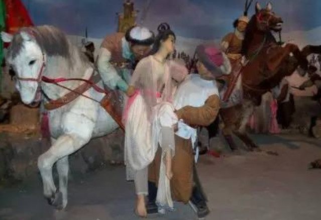 怕死皇帝为保命害死10万百姓，大臣也将妻女献给敌人求活命