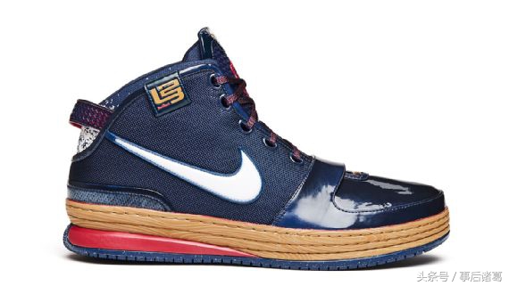 杜兰特和科比球鞋,科比姿势变化