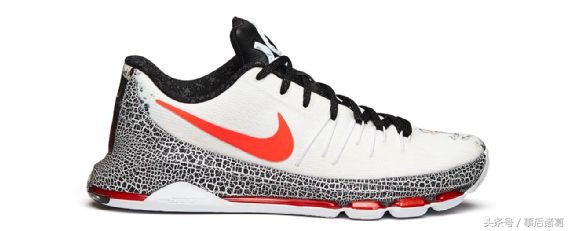 杜兰特和科比球鞋,科比姿势变化