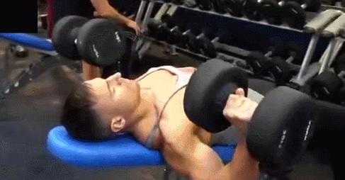 胸肌练得不硬怎么办,四个常用锻炼胸肌各个部位技巧