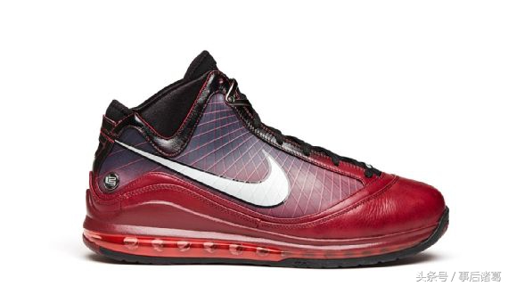 杜兰特和科比球鞋,科比姿势变化