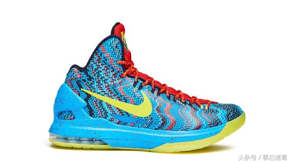 杜兰特和科比球鞋,科比姿势变化