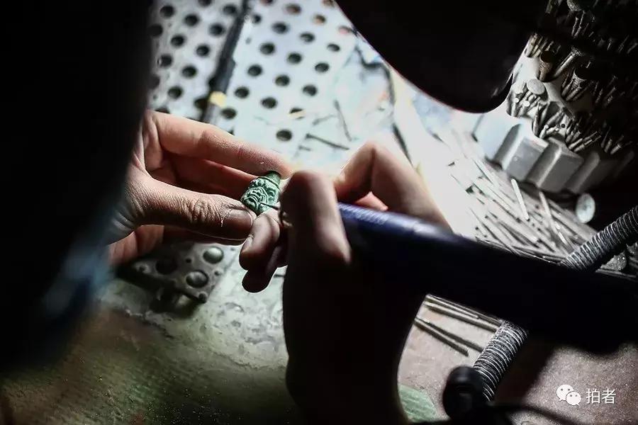 “月破百万不是梦”｜玉器市场的直播风云