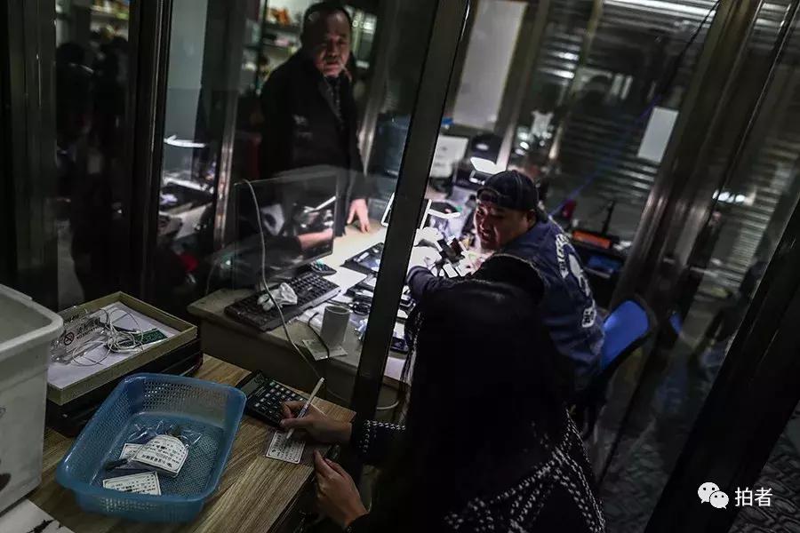 “月破百万不是梦”｜玉器市场的直播风云