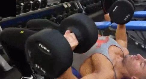 胸肌练得不硬怎么办,四个常用锻炼胸肌各个部位技巧