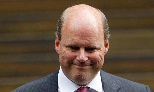 女性容易掉头发的原因及解决方法,女性掉很多头发是什么原因引起的