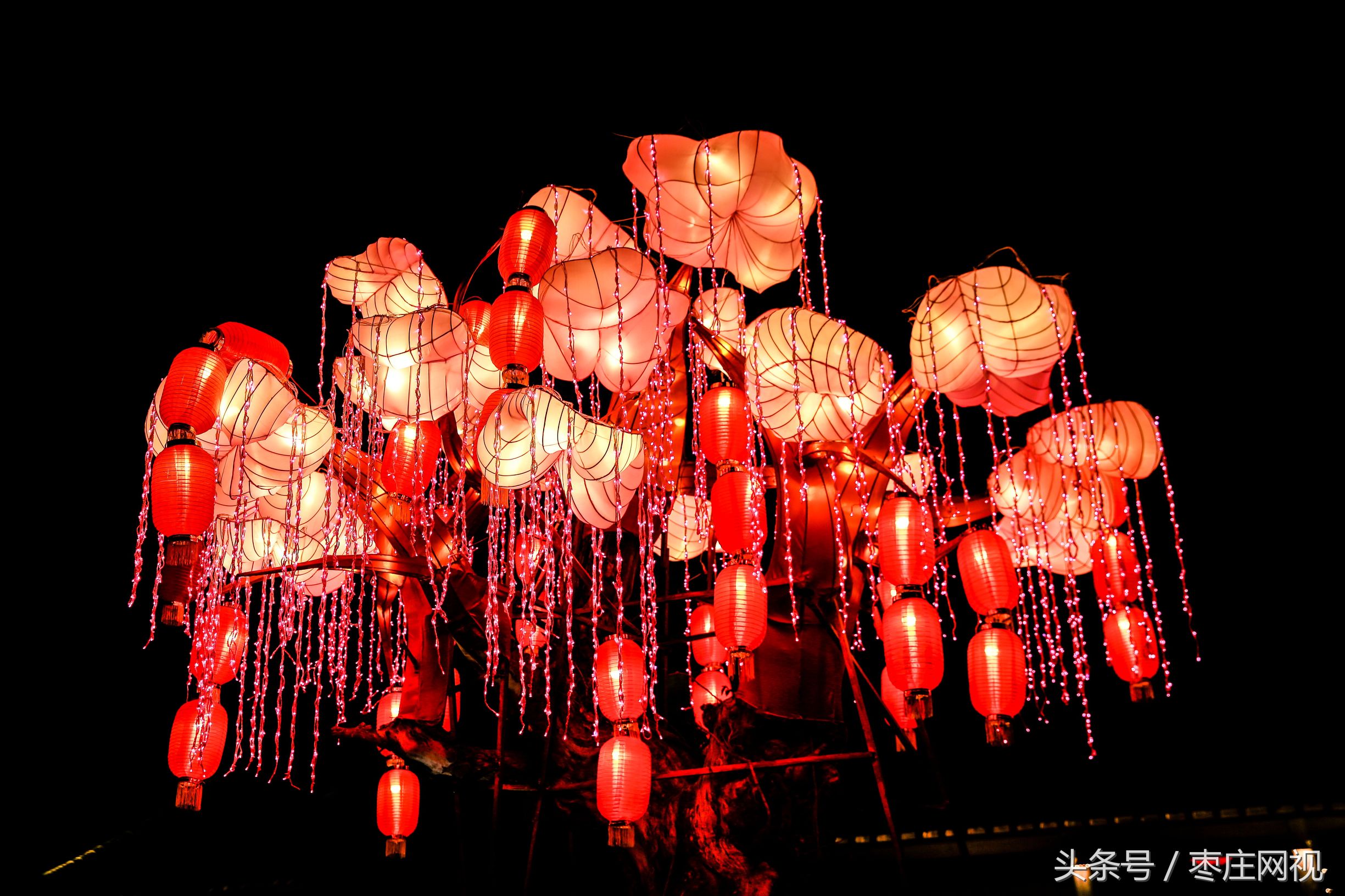 台儿庄花灯节表演,夜游台儿庄古城看灯会