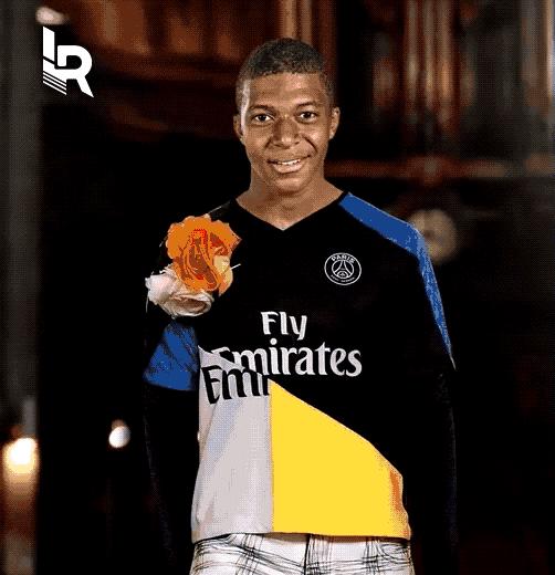 我们一不谨慎把这些足球队服改造成了时装周爆款……