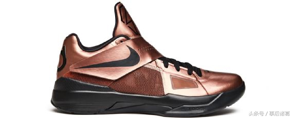 杜兰特和科比球鞋,科比姿势变化