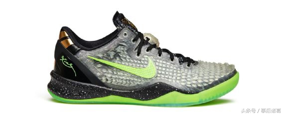 杜兰特和科比球鞋,科比姿势变化