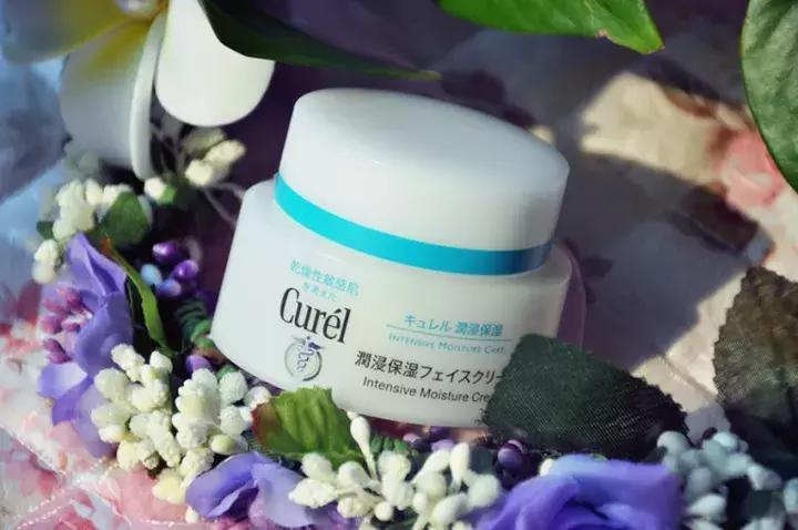 一个月两千块钱的工资买的化妆品,一个月2000块钱想买的东西很多