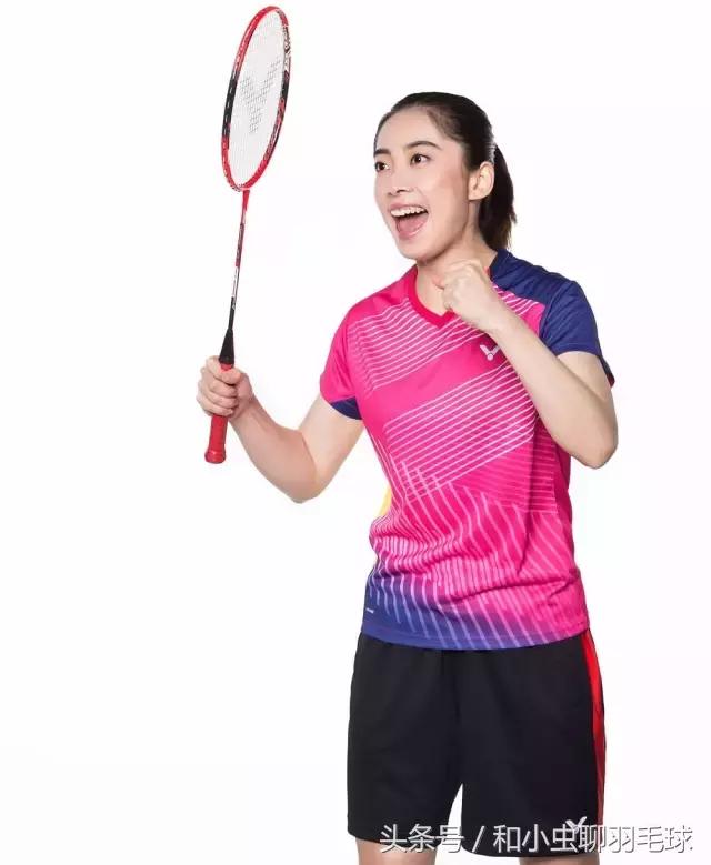 羽毛球拍拉2526磅还是2426磅好,打羽毛球最适合新手的磅数是多少