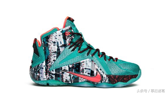 杜兰特和科比球鞋,科比姿势变化