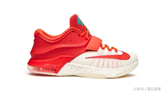 杜兰特和科比球鞋,科比姿势变化