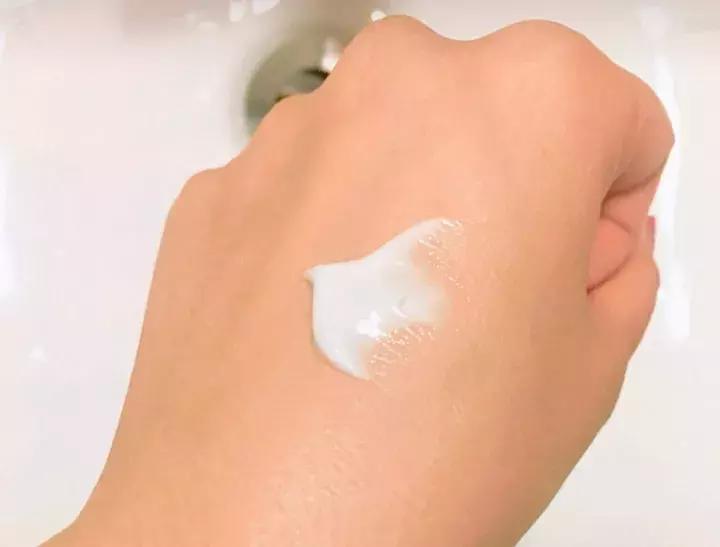 一个月两千块钱的工资买的化妆品,一个月2000块钱想买的东西很多