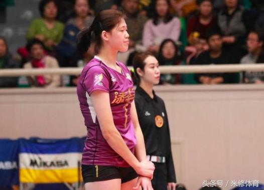发球失误李盈莹,李盈莹被砸脸的比赛