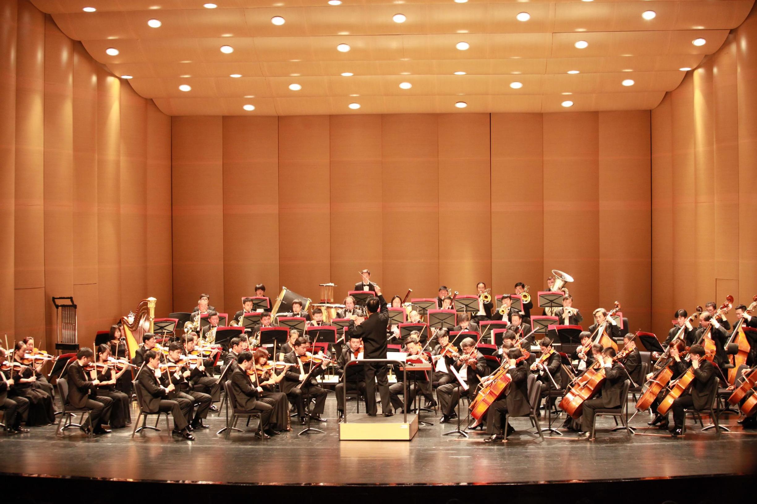 一曲求索、控诉和追问的哀歌，一部人类灵魂生活和精神追求的挽歌