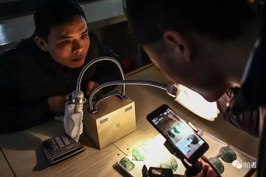 “月破百万不是梦”｜玉器市场的直播风云