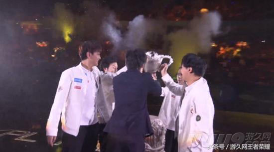 王者荣耀qghappy全部比赛视频,三冠王重回王者