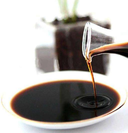 洗浅色衣服污渍和油渍的方法,浅色衣服上的顽固污渍怎么洗