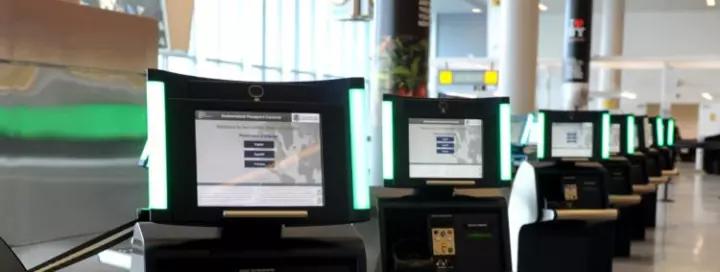 初到温哥华机场,初次登机指南