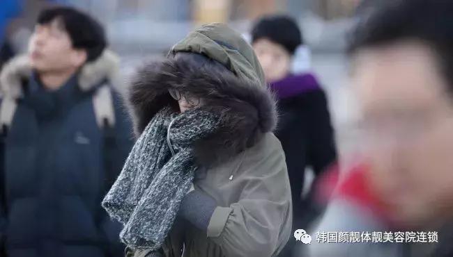 冬季皮肤干燥起皮泛红怎么办,冬季皮肤干裂脱皮怎么办