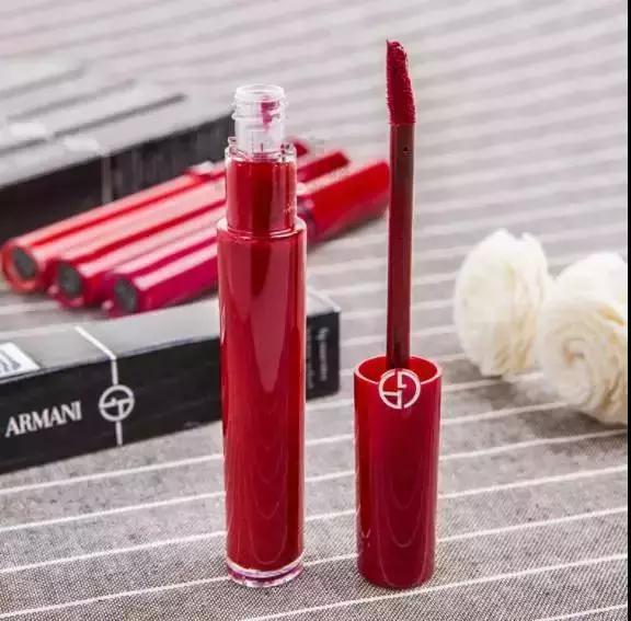 砖红色显白还是显黑,砖红色和米白色哪个显白