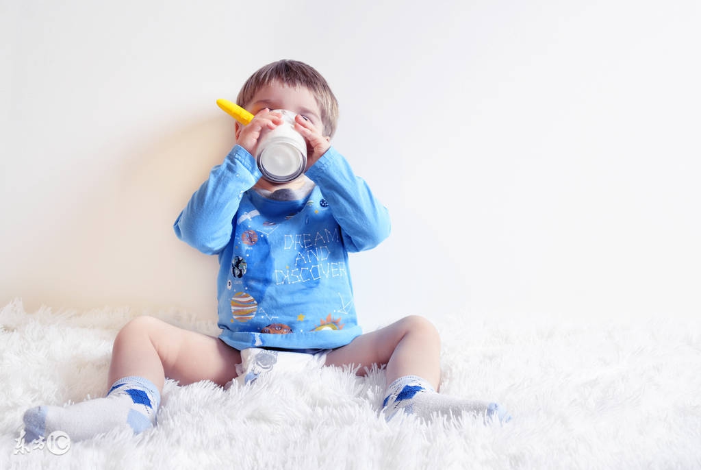 婴儿枕秃是缺钙吗很多家长都错了,宝宝有枕秃就一定是缺钙引起的么