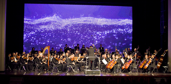 一曲求索、控诉和追问的哀歌，一部人类灵魂生活和精神追求的挽歌