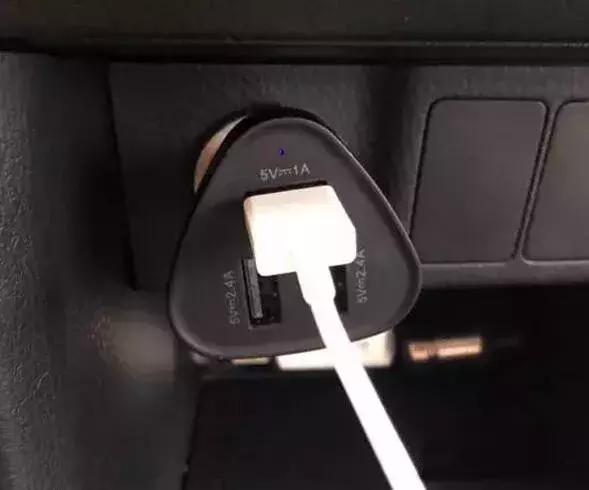 车上给手机充电的正确操作,车上给手机充电太慢