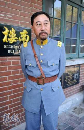 民革中央副主席冯巩，那些年他在春晚上的经典段子还记得么？