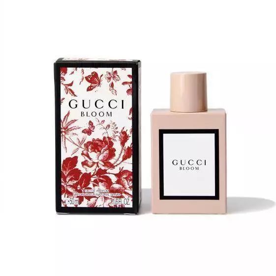 圣诞节送女友什么礼物才会显得不落俗套，看起来实用又有品味？！