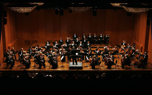 一曲求索、控诉和追问的哀歌，一部人类灵魂生活和精神追求的挽歌