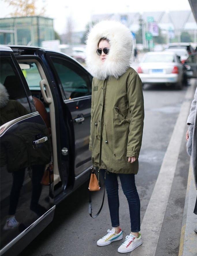 何穗和明星同台肤色对比,何穗穿礼服