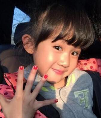 李嫣自信洒脱挺有星范,李嫣打扮时尚气质赶超王菲