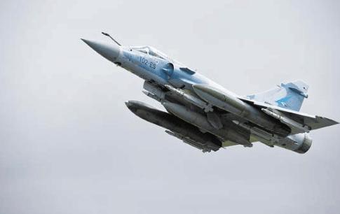 法国上亿奢侈战机，却被印度当玩具玩，坏了再花钱拿回去维修