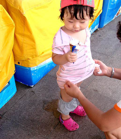 宝宝快3岁了还不会自己尿尿，你别再骂了！