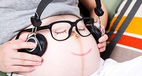 胎动时宝宝一直闲不下来，孕妈妈要读懂宝宝“闹脾气”的这七种胎动