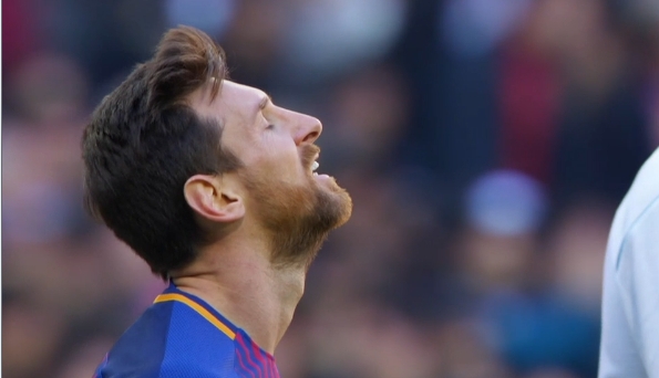 同样是在场上漫步，梅西被赞合理分配体能，而他却断送了职业生涯