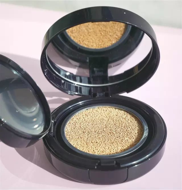 ysl气垫摇滚测评,珂莱欧和ysl气垫对比