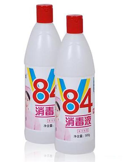 洗浅色衣服污渍和油渍的方法,浅色衣服上的顽固污渍怎么洗