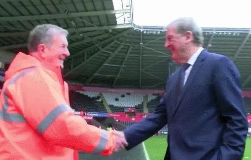 曼联拉什福德空门,拉什福德把球踢向看台