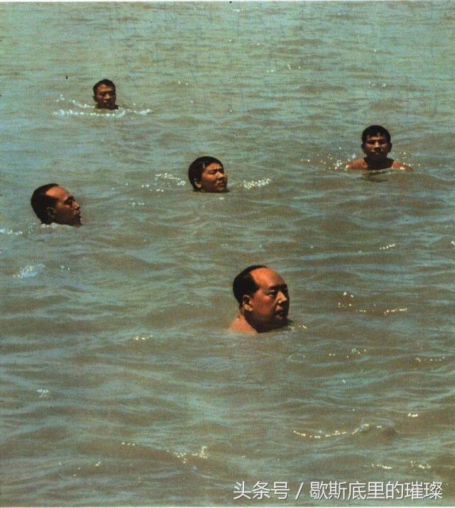 毛主席生前酷爱足球和乒乓球，几张照片纪念主席生日