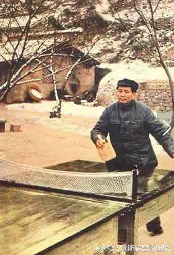 毛主席生前酷爱足球和乒乓球，几张照片纪念主席生日