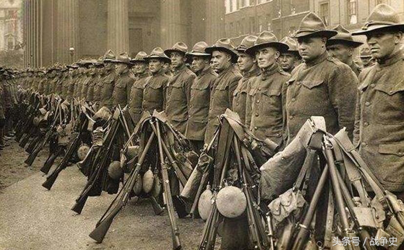 美军复仇日本第一战,美军105mm榴弹炮轰击日军