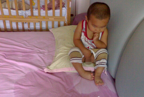 宝宝快3岁了还不会自己尿尿，你别再骂了！